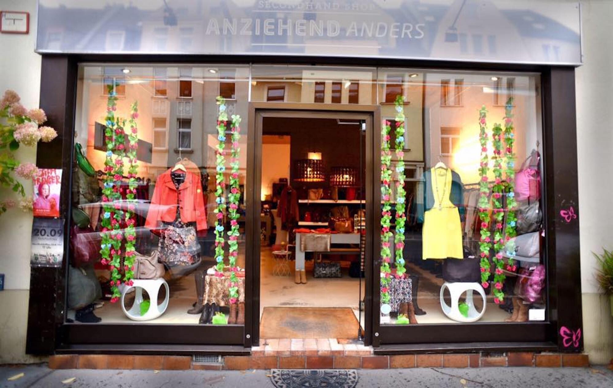 ANZIEHEND anders | Top Second Hand Shops in Köln | Mr. Köln | Foto: ANZIEHEND anders ANZIEHEND anders | Top Second Hand Shops in Köln | Mr. Köln | Foto: ANZIEHEND anders